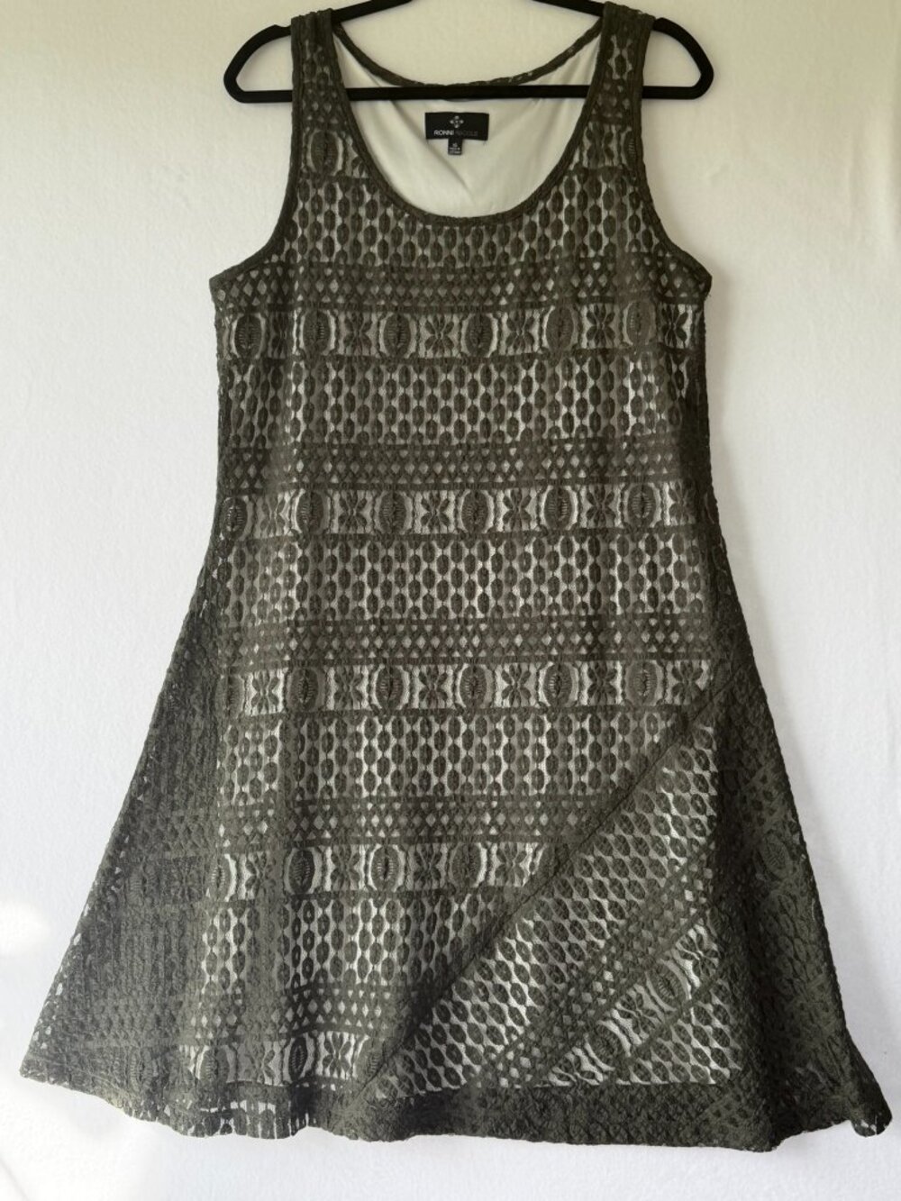 Ronni Nicole Green Crochet/Lace Overlay Dress – Size 16